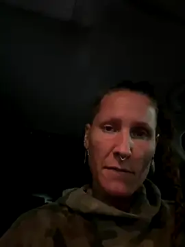 Snapshot of SwingWingWomanSweden chatting on 09.23.25 SwingWingWomanSweden online show from 09.23.25