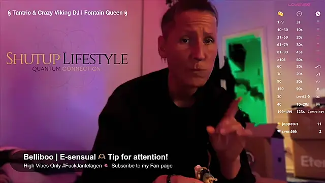 Snapshot of SwingWingWomanSweden chatting on 10.10.25 SwingWingWomanSweden online show from 10.10.25