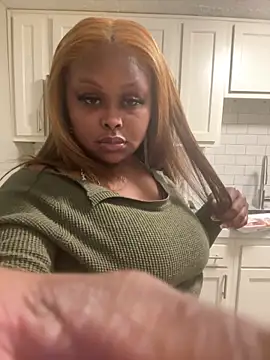 Snapshot of Juicystorm chatting on 12.23.25 Juicystorm online show from 12.23.25