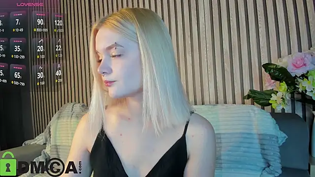 Snapshot of Carrie_Foster chatting on 10.03.25 Carrie Foster online show from 10.03.25