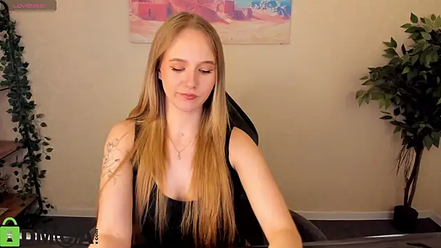 Snapshot of Casey_Sweeet chatting on 05.17.26 Casey Sweeet online show from 05.17.26