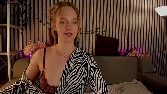 Snapshot of Casey_Sweeet chatting on 06.04.26 Casey Sweeet online show from 06.04.26