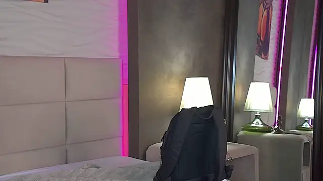 Snapshot of AriWild chatting on 09.21.25 AriWild online show from 09.21.25