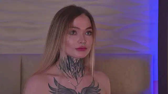 Snapshot of AriWild chatting on 01.15.26 AriWild online show from 01.15.26