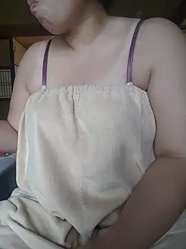 Snapshot of yukari_0011 chatting on 10.17.25 yukari 0011 online show from 10.17.25