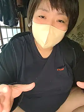 Snapshot of yukari_0011 chatting on 10.22.25 yukari 0011 online show from 10.22.25