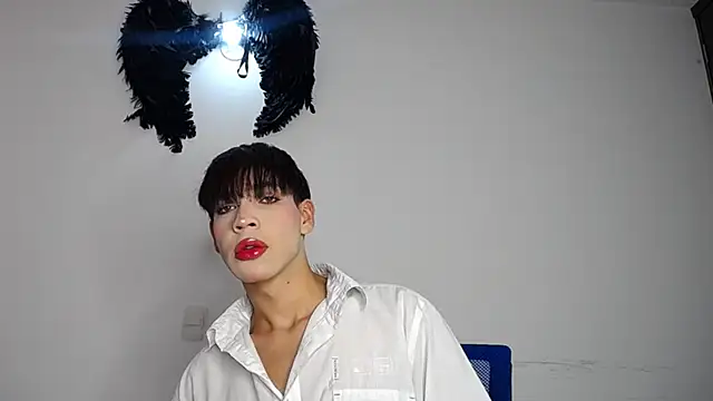 Snapshot of lucky_stricke chatting on 10.23.25 lucky stricke online show from 10.23.25