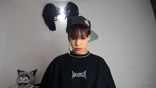 Snapshot of lucky_stricke chatting on 10.28.25 lucky stricke online show from 10.28.25