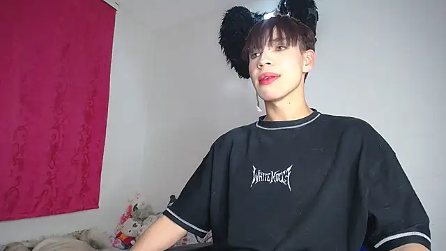 Snapshot of lucky_stricke chatting on 10.29.25 lucky stricke online show from 10.29.25