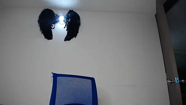 Snapshot of lucky_stricke chatting on 10.30.25 lucky stricke online show from 10.30.25