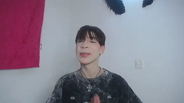 Snapshot of lucky_stricke chatting on 11.02.25 lucky stricke online show from 11.02.25