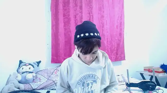 Snapshot of lucky_stricke chatting on 11.04.25 lucky stricke online show from 11.04.25