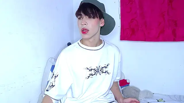 Snapshot of lucky_stricke chatting on 11.14.25 lucky stricke online show from 11.14.25