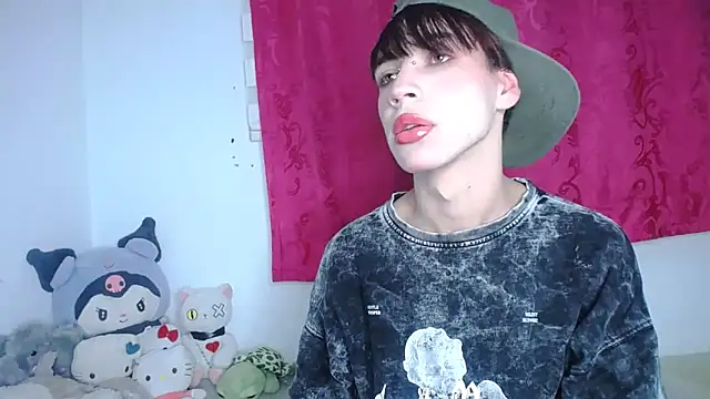 Snapshot of lucky_stricke chatting on 11.18.25 lucky stricke online show from 11.18.25