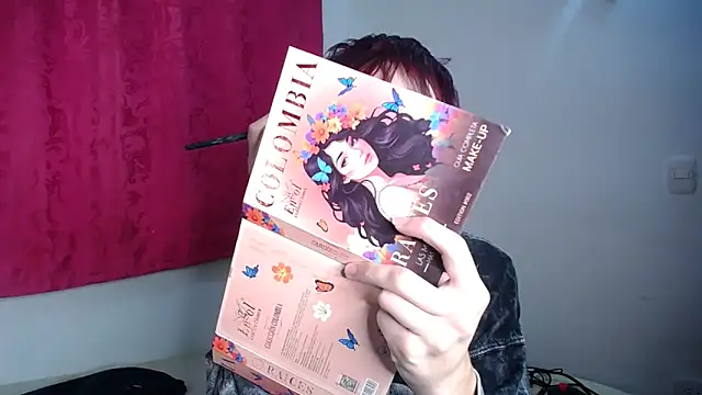 Snapshot of lucky_stricke chatting on 11.19.25 lucky stricke online show from 11.19.25