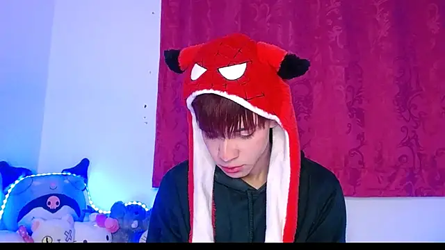 Snapshot of lucky_stricke chatting on 11.30.25 lucky stricke online show from 11.30.25