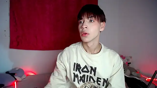 Snapshot of lucky_stricke chatting on 12.19.25 lucky stricke online show from 12.19.25