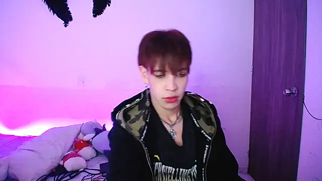 Snapshot of lucky_stricke chatting on 12.23.25 lucky stricke online show from 12.23.25