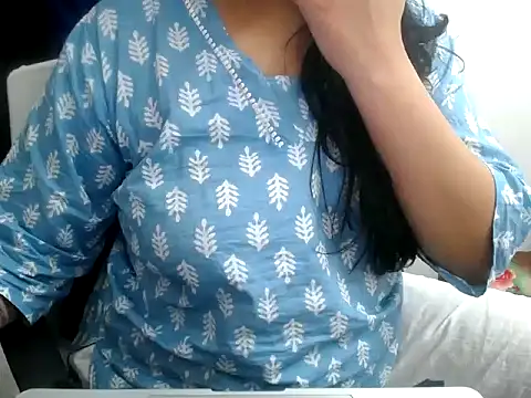 Snapshot of Roshi_Love chatting on 06.22.26 Roshi Love online show from 06.22.26
