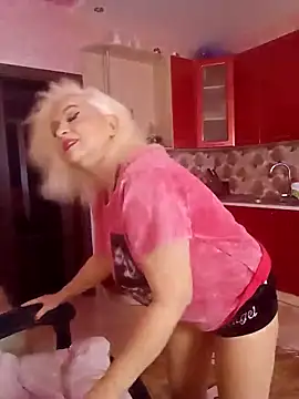 SquirtMilf00 online show from 10.18.25