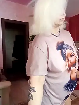 SquirtMilf00 online show from 10.20.25