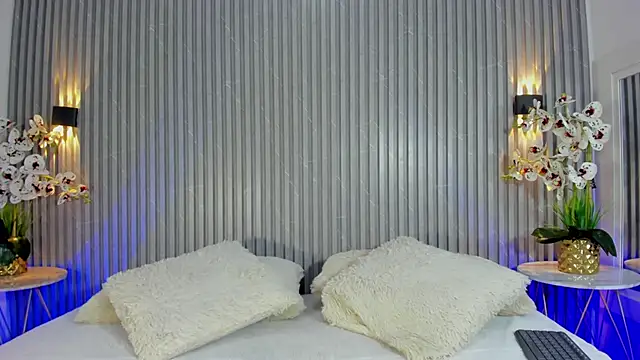 SOPHICOLLINS online show from 09.19.25