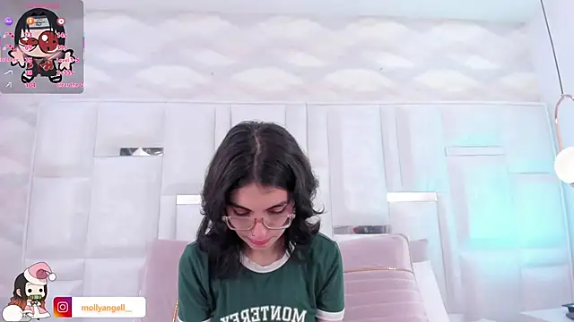 Im Molly Angel online show from 12.04.25