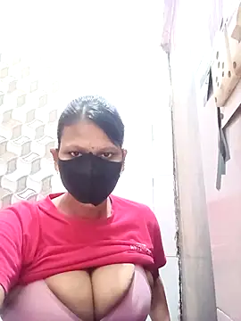 Snapshot of varnika chatting on 10.11.25 varnika online show from 10.11.25