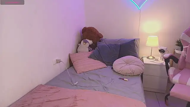 Snapshot of IsabelCortes chatting on 12.03.25 IsabelCortes online show from 12.03.25