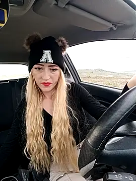 Snapshot of DeeA_Blondy chatting on 10.18.25 DeeA Blondy online show from 10.18.25