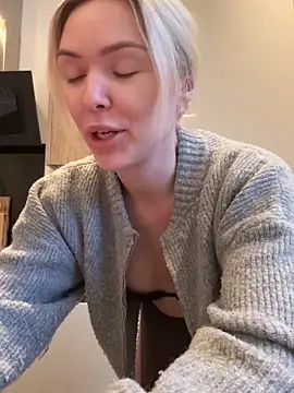 Snapshot of lolableux chatting on 01.16.26 lolableux online show from 01.16.26