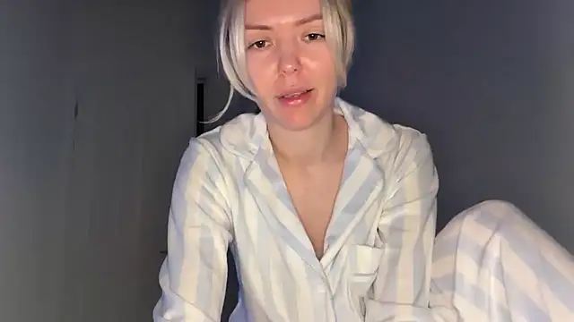 Snapshot of lolableux chatting on 02.05.26 lolableux online show from 02.05.26