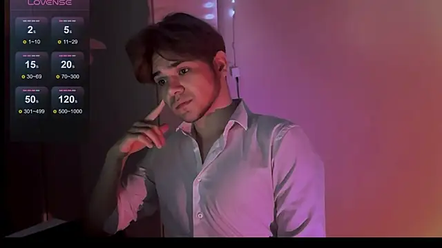 Snapshot of 1RobertTT chatting on 09.10.25 1RobertTT online show from 09.10.25