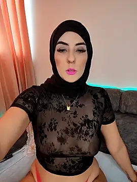 Snapshot of aisha_samiri chatting on 09.20.25 aisha samiri online show from 09.20.25