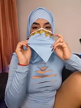 Snapshot of aisha_samiri chatting on 10.03.25 aisha samiri online show from 10.03.25