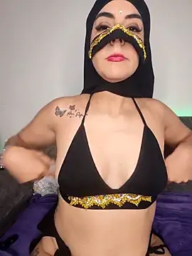 Snapshot of aisha_samiri chatting on 10.14.25 aisha samiri online show from 10.14.25
