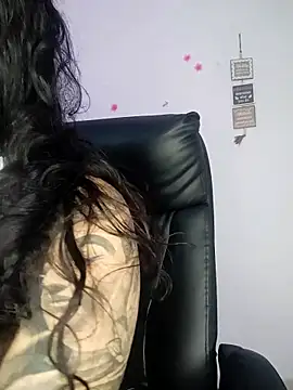 Snapshot of Valenn_fernandez chatting on 06.28.26 Valenn fernandez online show from 06.28.26