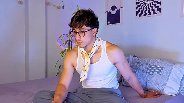 Snapshot of LatinReall chatting on 09.12.25 LatinReall online show from 09.12.25