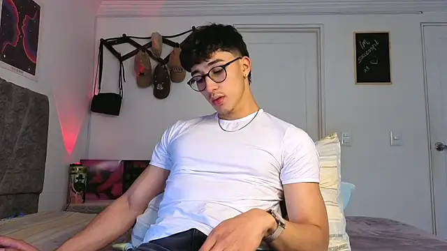 Snapshot of LatinReall chatting on 01.16.26 LatinReall online show from 01.16.26