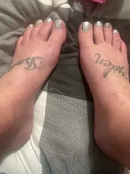 kmaddycakes1 online show from 02.26.26