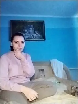 Snapshot of Viktoriia27 chatting on 12.17.25 Viktoriia27 online show from 12.17.25