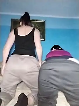 Snapshot of Viktoriia27 chatting on 12.20.25 Viktoriia27 online show from 12.20.25