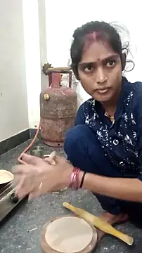 Snapshot of Guriya0076 chatting on 10.29.25 Guriya0076 online show from 10.29.25