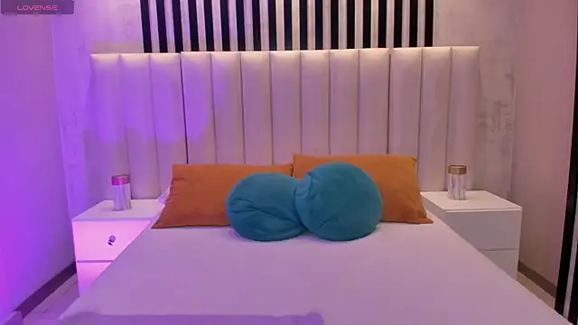 AmbarJames  online show from 02.13.26