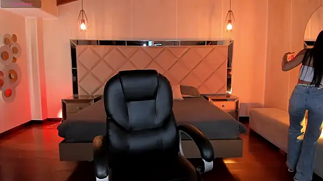 SophieHouston  online show from 04.20.26