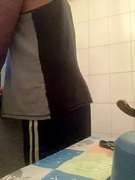 Snapshot of PIROCAGG21 chatting on 12.18.25 PIROCAGG21 online show from 12.18.25