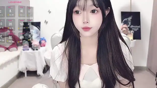 Snapshot of -EEBABY chatting on 10.19.25 -EEBABY online show from 10.19.25