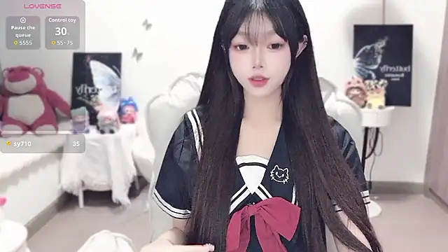 Snapshot of -EEBABY chatting on 10.30.25 -EEBABY online show from 10.30.25