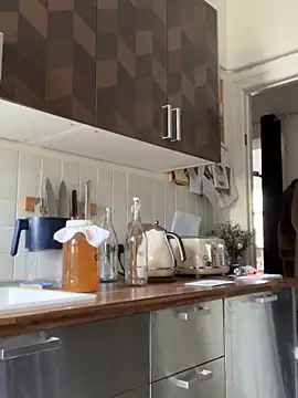 Snapshot of SexyLeon8 chatting on 12.18.24 SexyLeon8 online show from 12.18.24