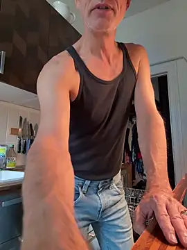 Snapshot of SexyLeon8 chatting on 09.10.25 SexyLeon8 online show from 09.10.25